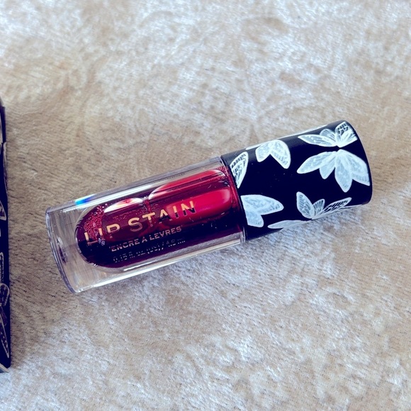 Brand New Revolution Vampire Kiss Lip Stain & Enchanted Kiss Black Lipstick - Picture 10 of 14